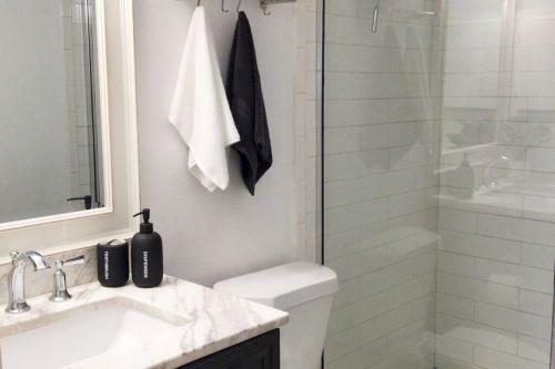 Beautiful 2 - Bedroom Apartment In Central Mcallen