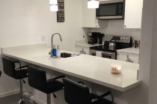 Beautiful 2 - Bedroom Apartment In Central Mcallen