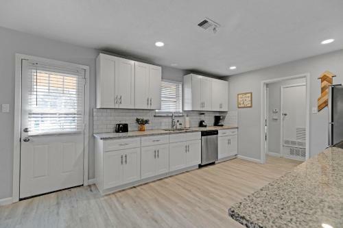 Beautiful Pet Friendly Home In Central Location! Home