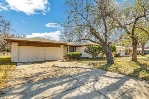 Beautiful Pet Friendly Home In Central Location! Home