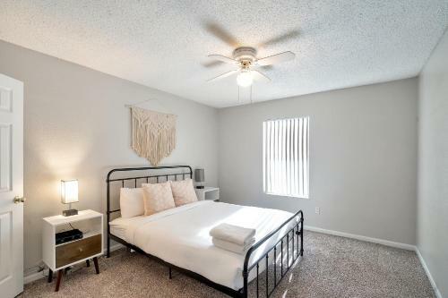 Perfect Cozy Condo Near Midland College