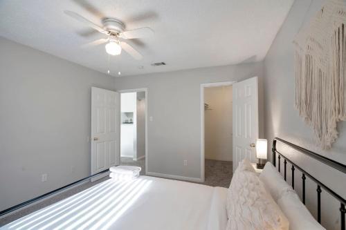 Perfect Cozy Condo Near Midland College