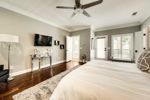 Villa Award Winning Water Front Home