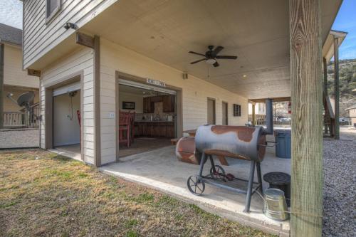 Let's Go Tubing! Awesome House-next To River!