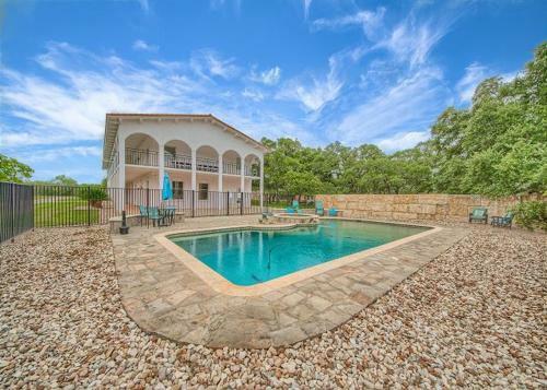 Hill Country Getaway Br 2230b
