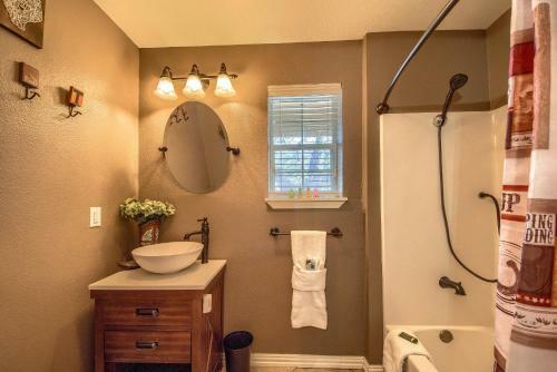 Hill Country Getaway Br 2230b