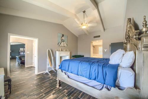 Hill Country Getaway Br 2230b
