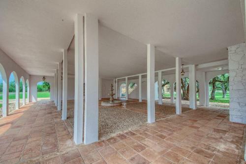 Hill Country Getaway Br 2230b