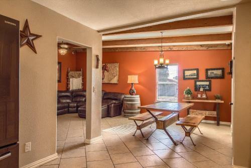 Hill Country Getaway Br 2230b