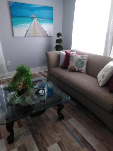 Aworldaway! Casual Elegance By The Beach.