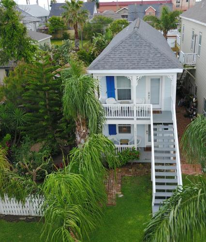 Sugar Shack, Beautiful & Updated, 2 Blocks From Beach, Pet Friendly! | Sugar Shack Lower