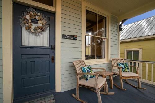 ?island Pride Bungalow? King Beds Near Beach!