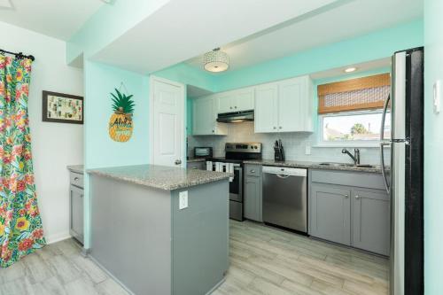 Aloha House - Classy Decor And Finishes - Easy Beach Access!