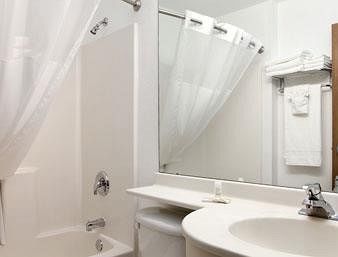 Hotel Raton Microtel Inn & Suites