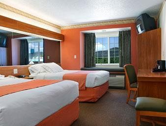 Hotel Raton Microtel Inn & Suites