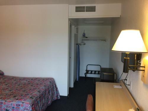 Motel 6 Raton