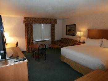 Holiday Inn Express Hotel & Suites Raton