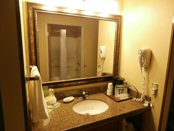 Holiday Inn Express Hotel & Suites Raton