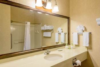 Holiday Inn Express Hotel & Suites Raton