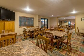 Holiday Inn Express Hotel & Suites Raton