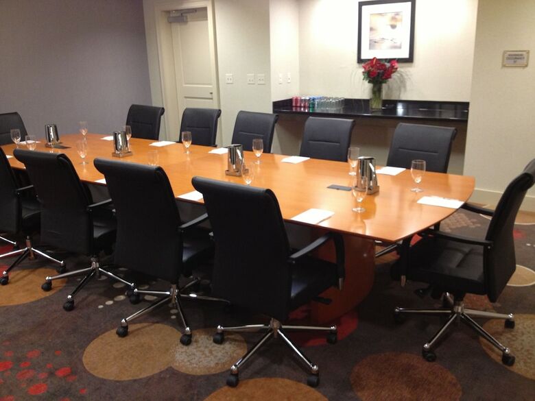 Hotel Embassy Suites - Newark Airport