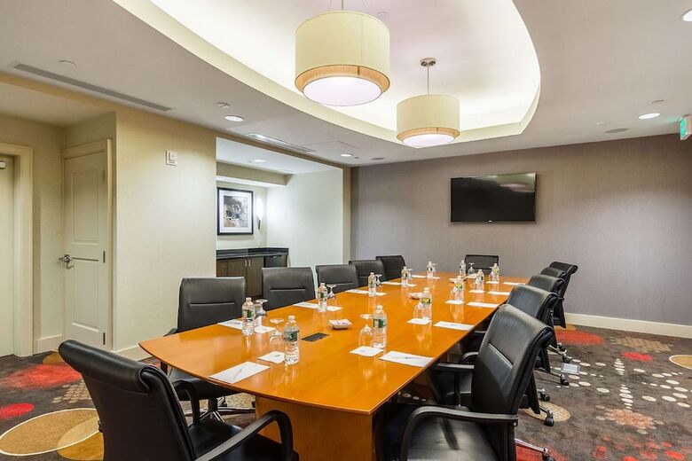 Hotel Embassy Suites - Newark Airport