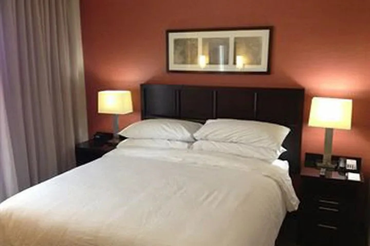 Hotel Embassy Suites - Newark Airport
