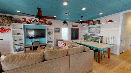 Ov30- Salt Life Home