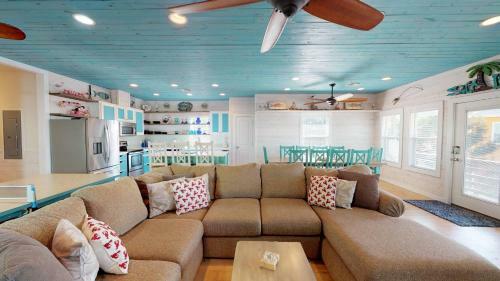 Ov30- Salt Life Home