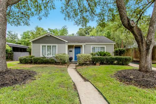 The Blue Door Bungalow - Luxury Home Downtown Houston