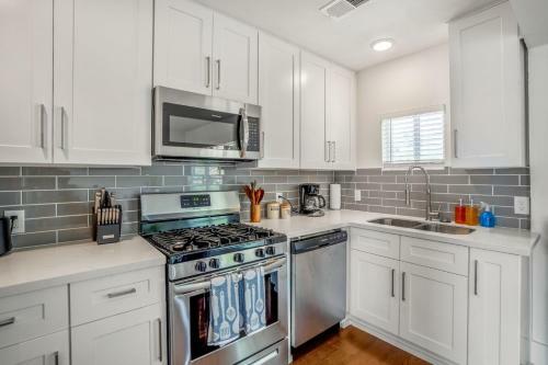 Universal Apartment At East Downtown