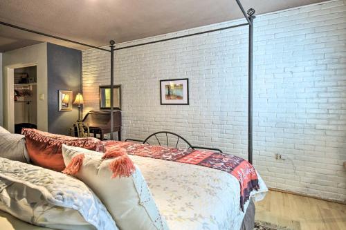 Townhome Less Than 10 Mi To Museums, Shopping And More