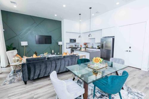 Contemporary Luxe Home 10mins From Dt Houston!!!