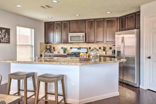 Spacious Texas Home About 10 Mi To Dtwn Houston!