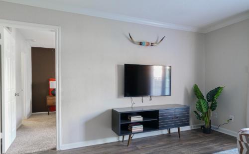 Wanderjaunt - The Place At Greenway Apartments