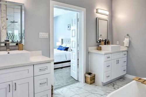 Sleek Luxurious Houston Retreat - 1 Mi To Downtown