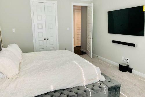 Charming Retreat! Modern Family Luxury Home