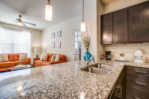 Convenient Location Warm And Cozy Apartment