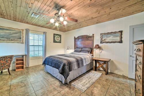 Rustic Getaway With Grill - On San Antonio Bay!