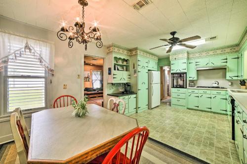 Rustic Getaway With Grill - On San Antonio Bay!