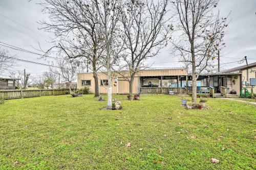 Rustic Getaway With Grill - On San Antonio Bay!
