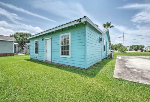 Seadrift Home With Deck And Grill - 5 Blocks To Bay
