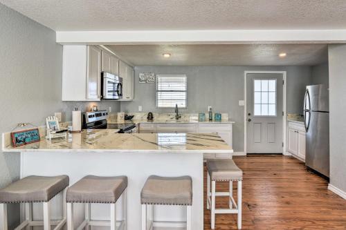 Bright And Breezy Home 4 Blocks To Beach!