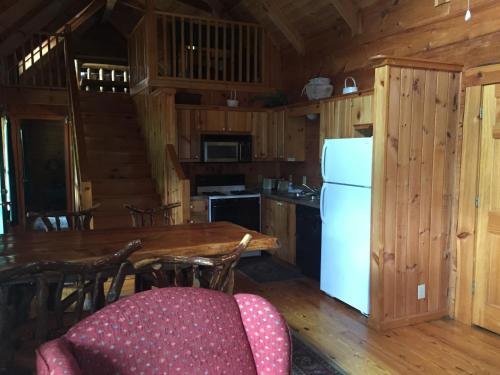 Highland Hills Motel & Cabins