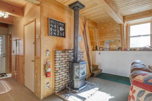 Cozy Woodland Cabin