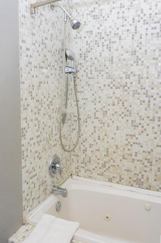 2-level Townhome With Rooftop Patio - Esperanza Villas 4