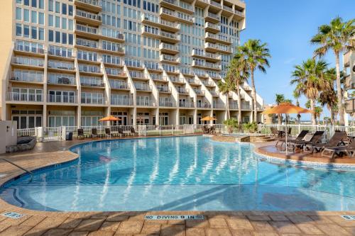 Fully Renovated Condo Steps From The Beach With Ocean View Balcony