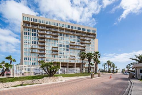 Fully Renovated Condo Steps From The Beach With Ocean View Balcony