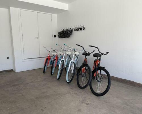 Pet Friendly, Flexible 96 Hour Cancellation, Free Bikes, Poolside Home - Entrada 425