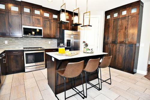 Pet Friendly, Flexible 96 Hour Cancellation, Free Bikes, Poolside Home - Entrada 425